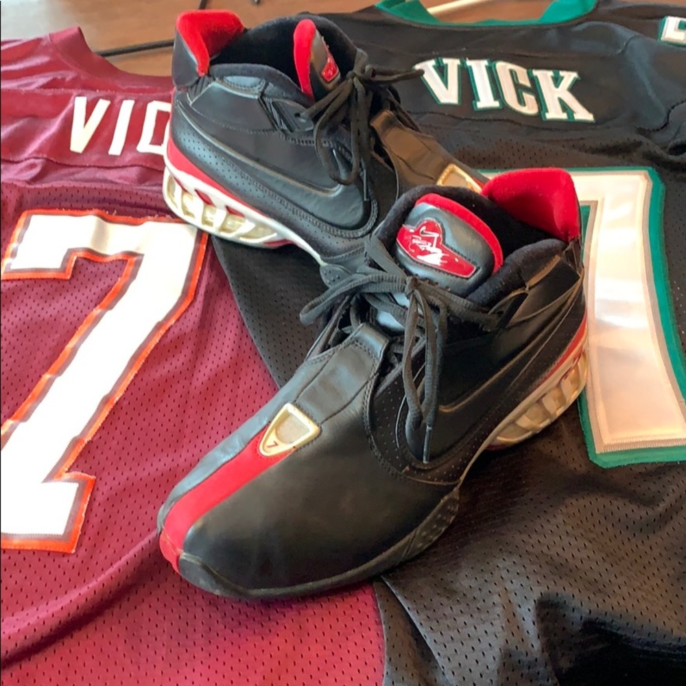 ***2004***  Air Zoom Vick 2 size 10.5